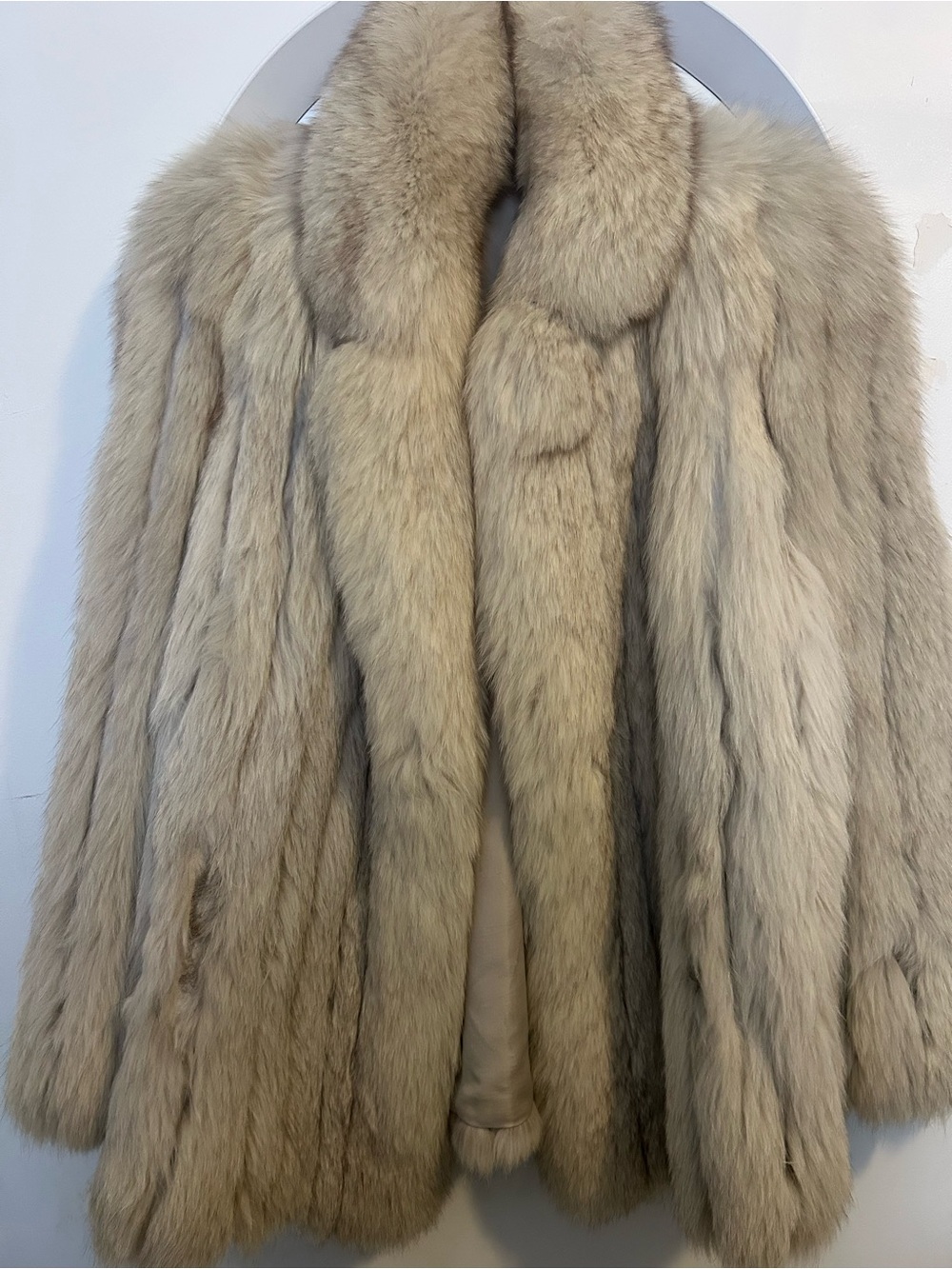 REPOST Luxurious Beige Fur Coat -Classic Fur Jacket